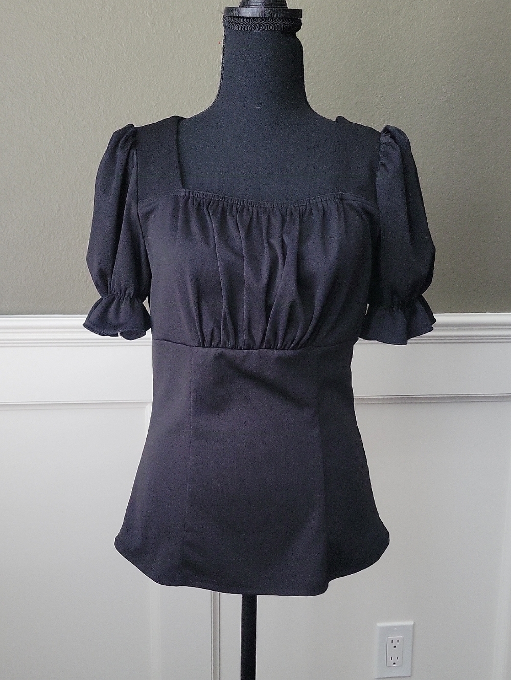 Women's Black Square-Neck Puff Sleeve Blouse